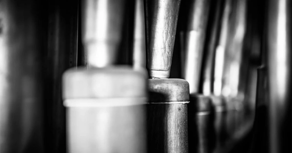 Tuyaux de l’orgue après restauration
