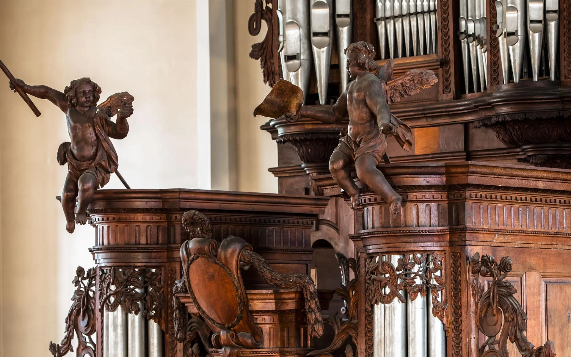 Anges musiciens sculptés du buffet de l'orgue Stiehr-Mockers